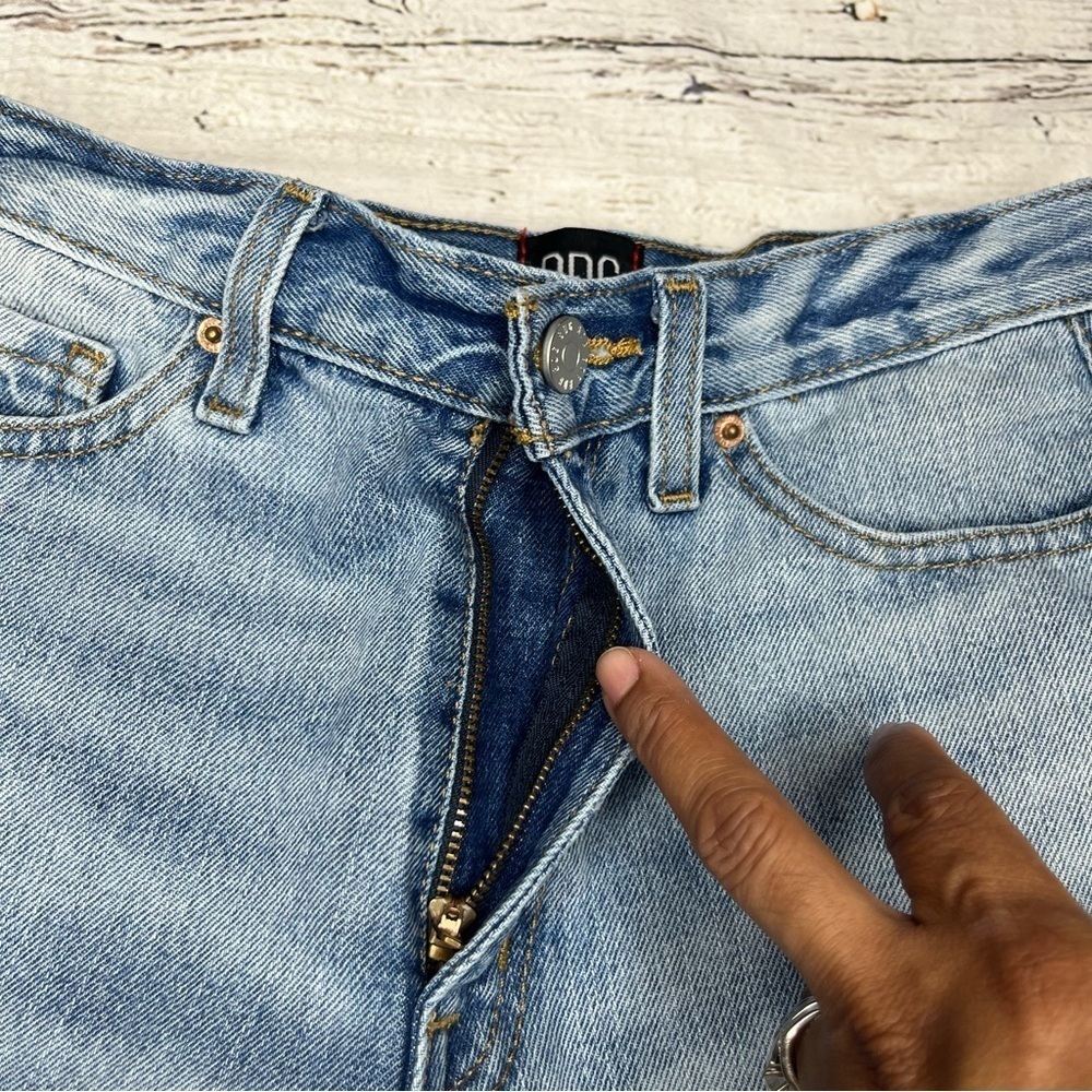 BDG Mom High Rise Denim Shorts Size 25 - Picture 4 of 10